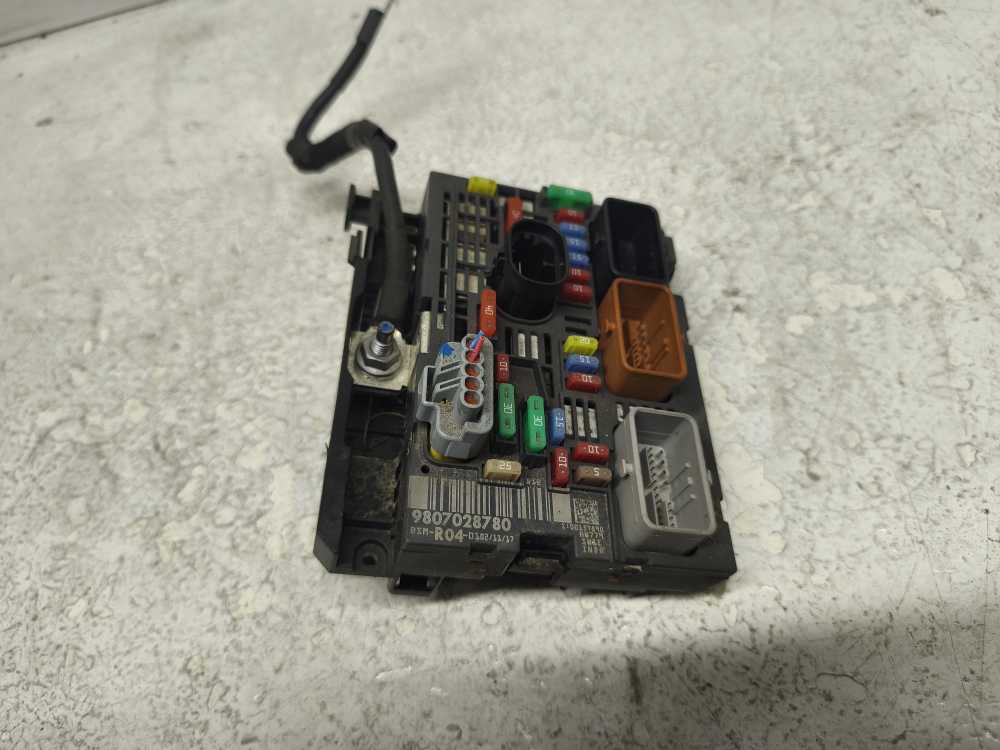 BOITIER ELECTRONIQUE CITROEN / PEUGEOT R04 - Vue 1